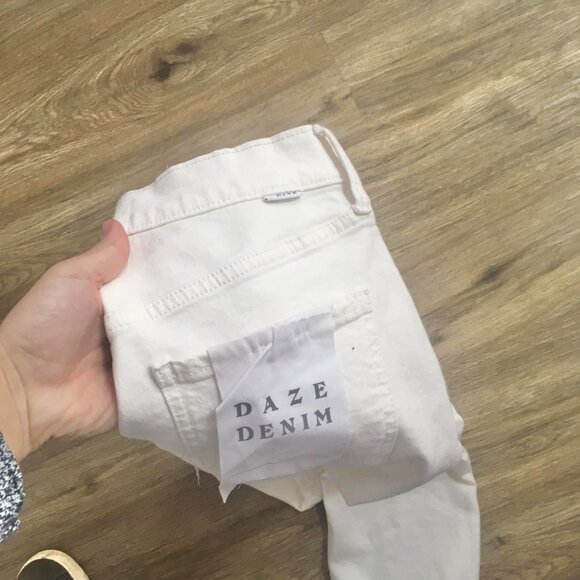 DAZE Denim NWT Distressed white jeans size 28 - Picture 7 of 13
